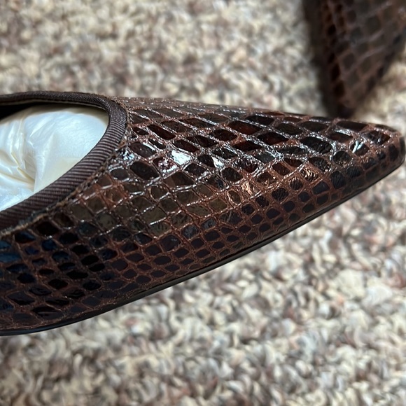 Tahari shoes - Picture 3 of 5